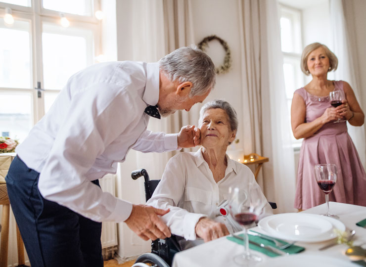 Alzheimer's Stages - Trouble Identifying Friends & Family